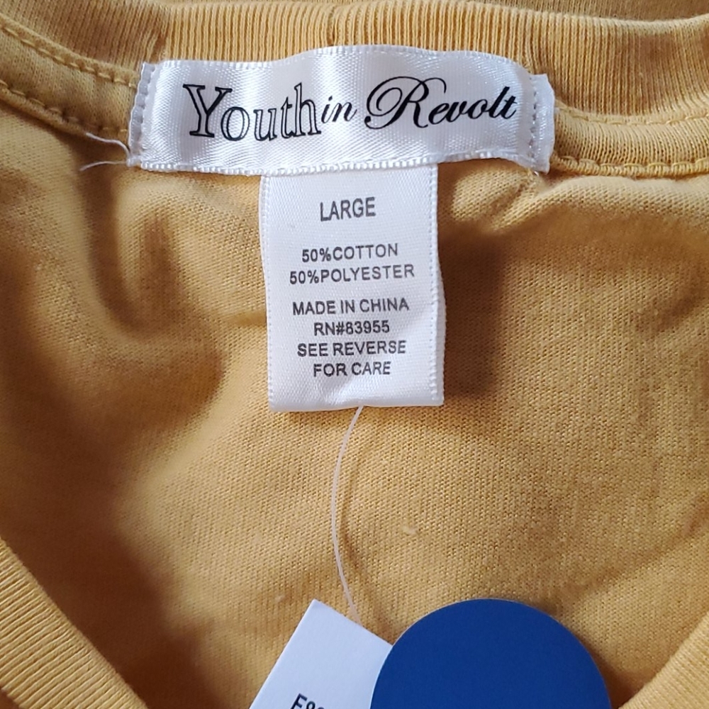 2 for 18$ NWT graphic tee mustard color m/l/xl - Picture 4 of 5